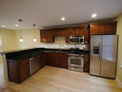 Fort Hill 4 Beds 2 Baths Boston - $5,200